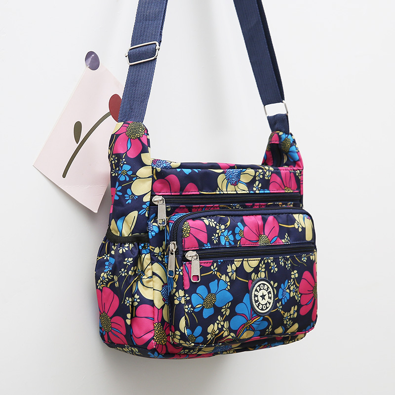 Ruime bloemenprint nylon schou - Women Bags In Trend recensie en prijs